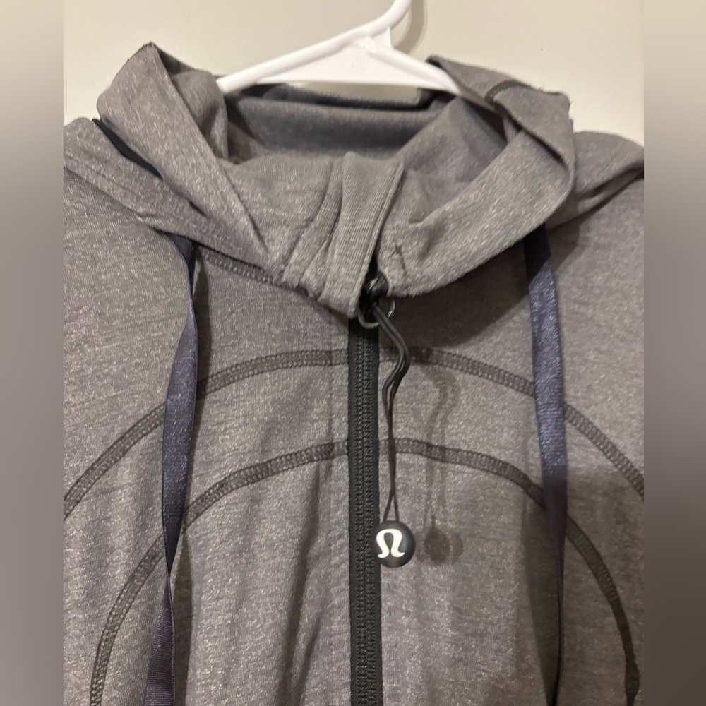 Lululemon Gray Swiftly Tech Running Jacket Size 1… - image 3